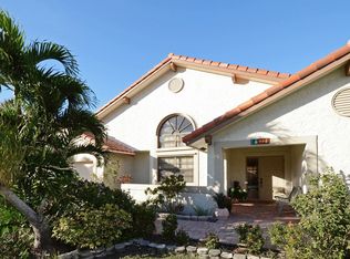 9721 N Oak Knoll Cir, Davie, FL 33324