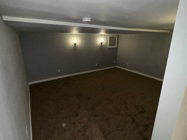923 Military Rd E — Photo 6