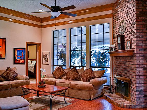 3rd image of 6103 Belvidere Cir