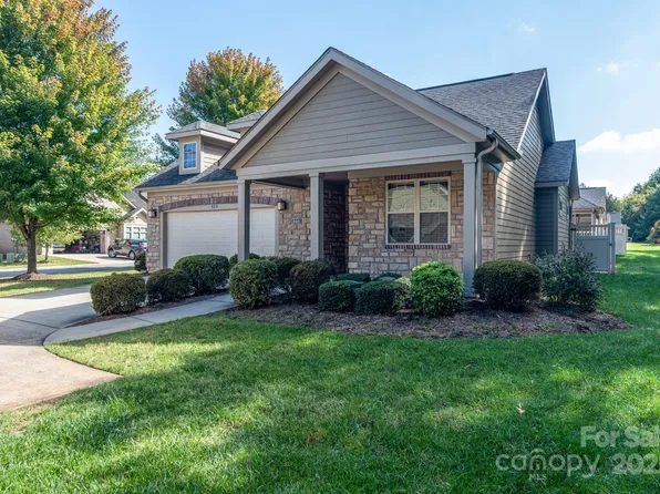 860 Wynnshire Dr, Hickory, NC 28601
