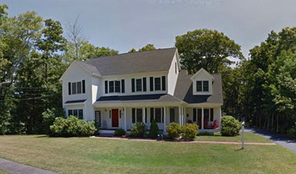 1st image of 19 Dover Dr