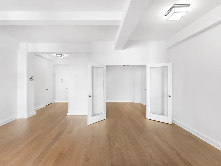 300 E 57th St #13E — Photo 3