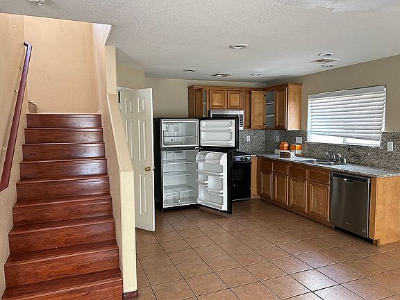 5th image of 1150 Orange Meadow St