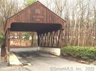 34 Padanaram Rd #220, Danbury, CT 06811