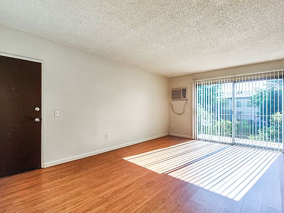 4th image of 11438 Killion St APT 5