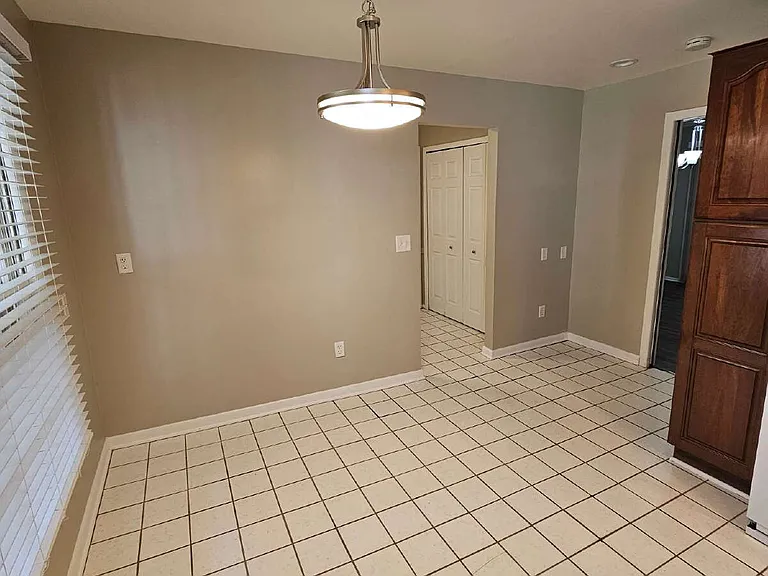 591 E Long Lake Rd — Photo 37