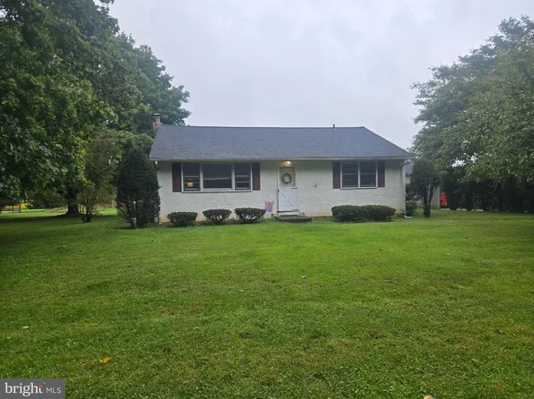 325 E Mount Kirk Ave, Norristown, PA 19403