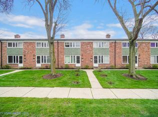 369 Temple Ave APT 4, Highland Park, IL 60035