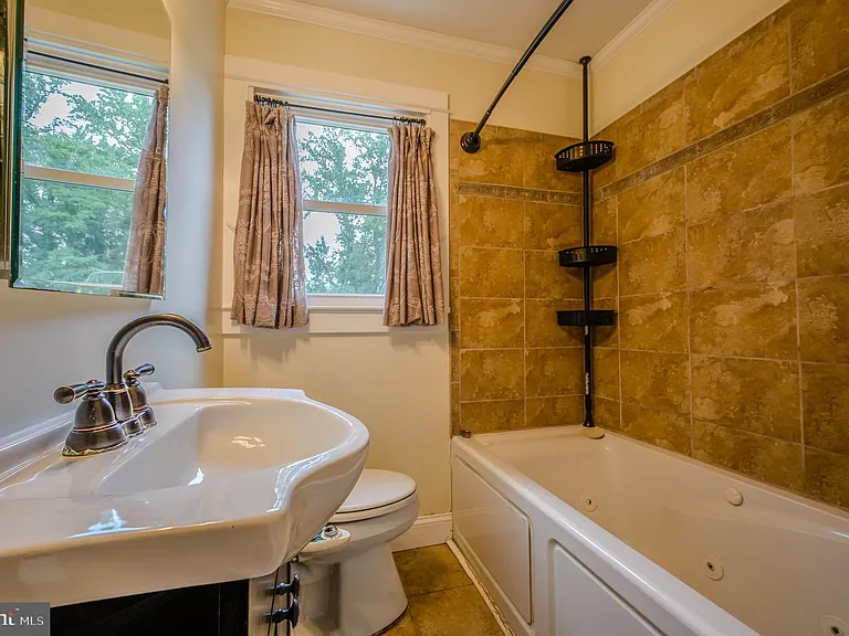 51 Virginia Ave — Photo 5