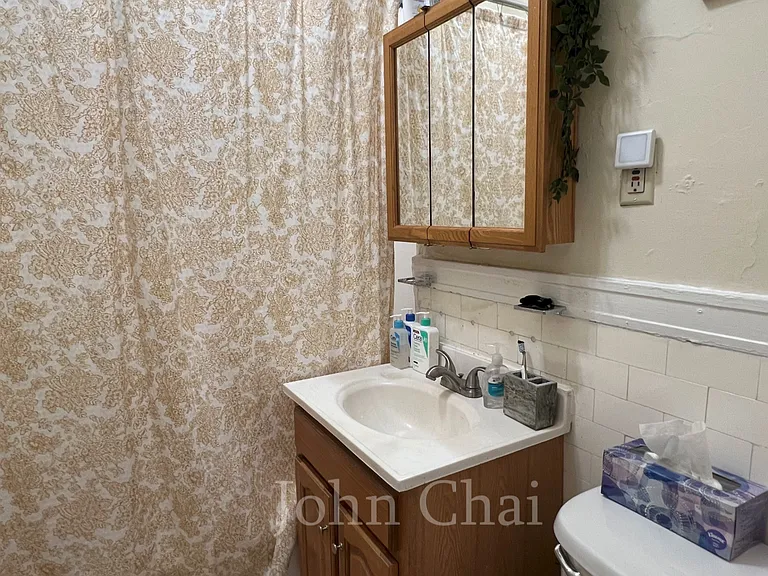 64 Woodstock Ave #14 — Photo 12
