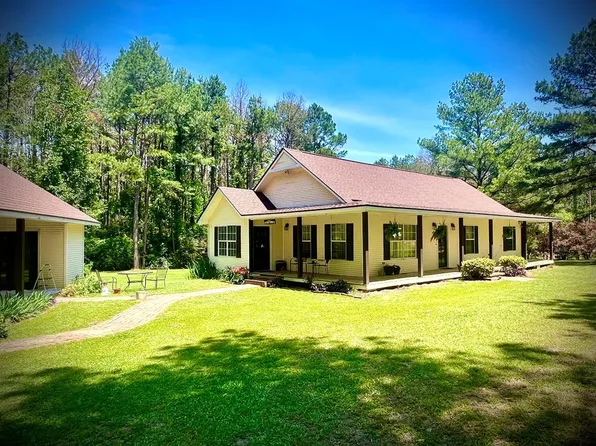1076 Pinecrest Dr, McComb, MS 39648