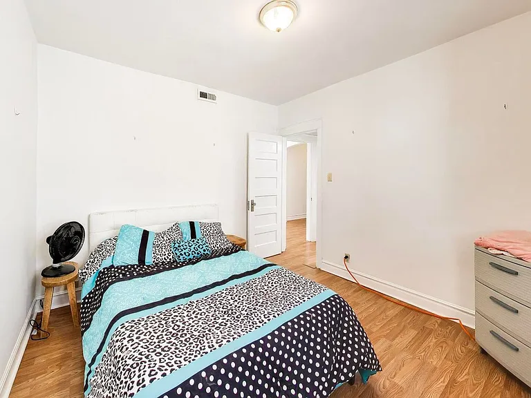 3435 N Harding Ave #2 — Photo 11