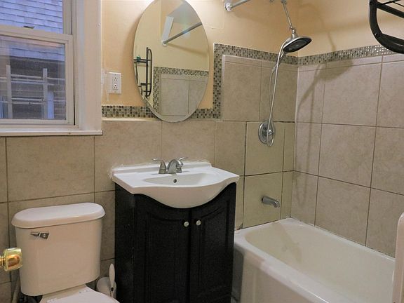 5th image of 2830 Sampson Ave #1