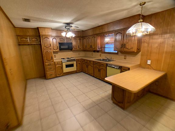 5th image of 702 N Lane Wells Dr