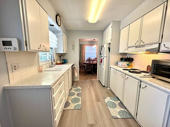 3rd image of 1256 Williamsburg Pl