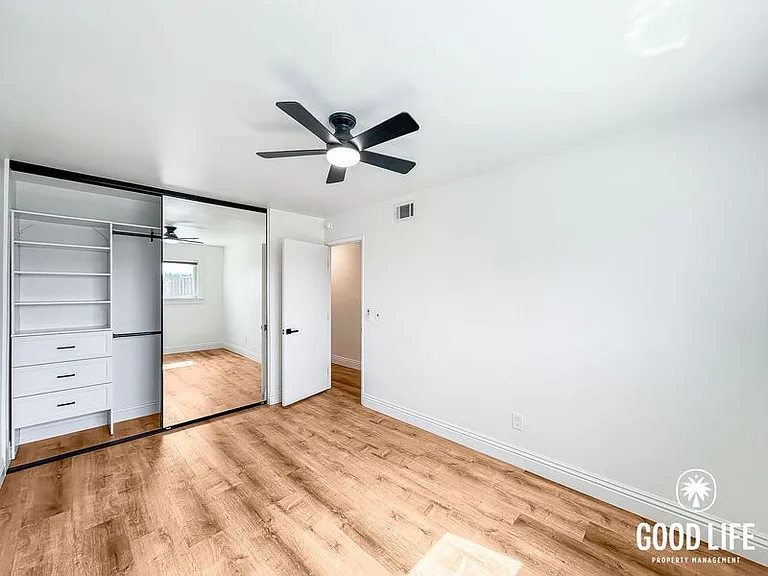 729-731 Reef Dr — Photo 16