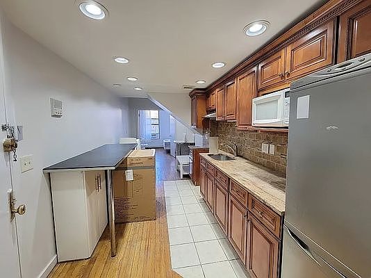 1st image of 971 Columbus Ave APT 9