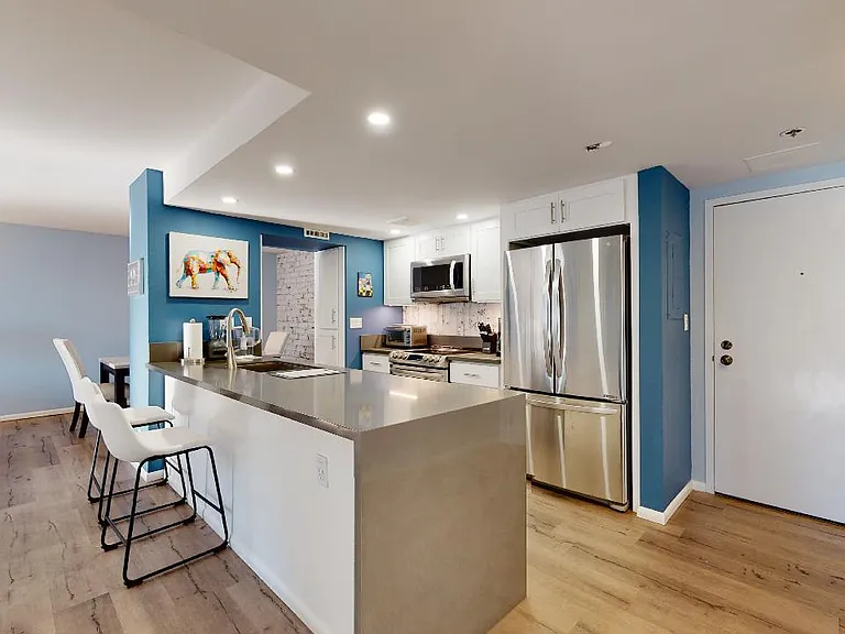 600 W 9th St #914 — Photo 12