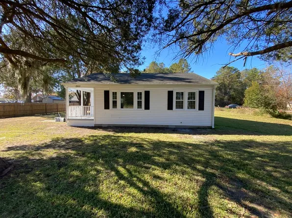 2901 Oaks Rd, New Bern, NC 28560