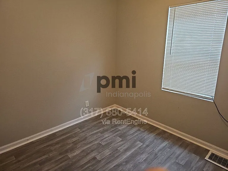 114 Adler St — Photo 13