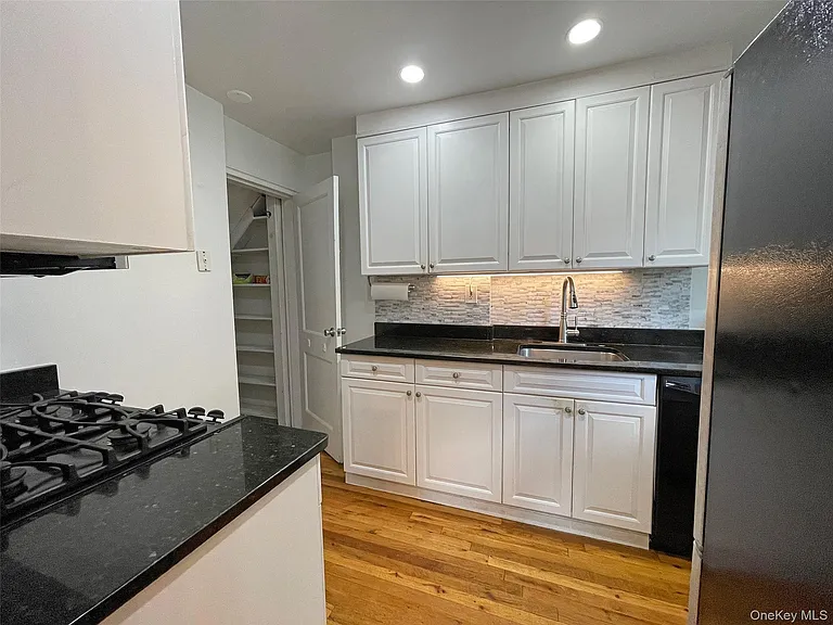 1058 Palmer Ave — Photo 5