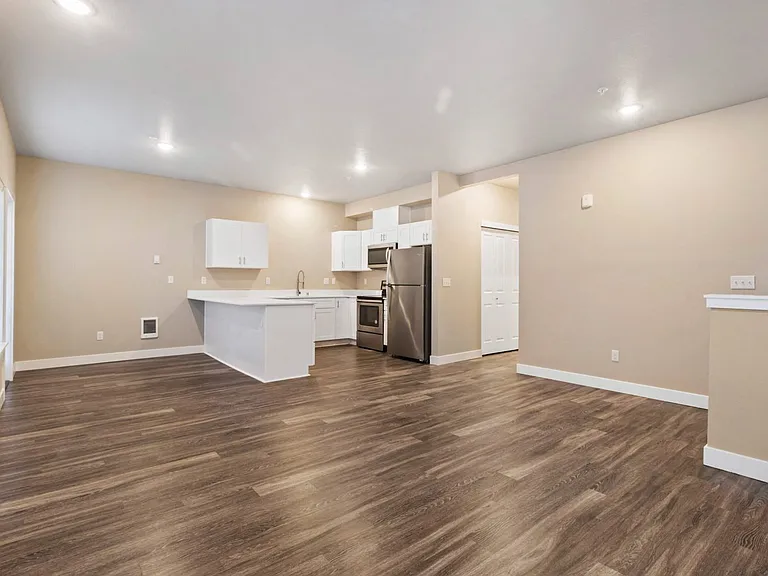 Norpoint Landing Apartments — Photo 26