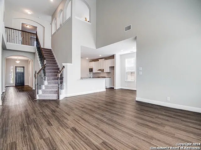 4 bed, 3.5 bath, 3070 sqft, $3,100 — Photo 2