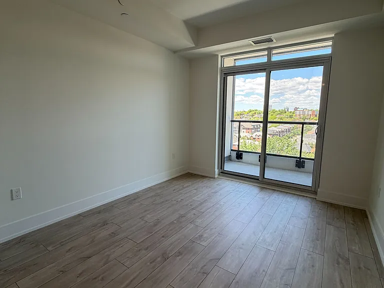 858 Dupont St #721 — Photo 6