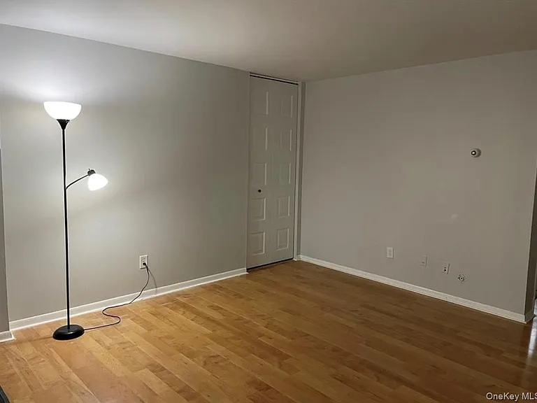 58 Manor Dr — Photo 3