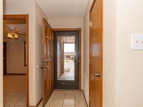 4th image of 717 Candlewood Ct