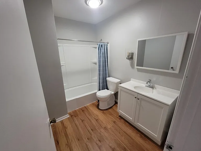 1012 N Summit St #F — Photo 7