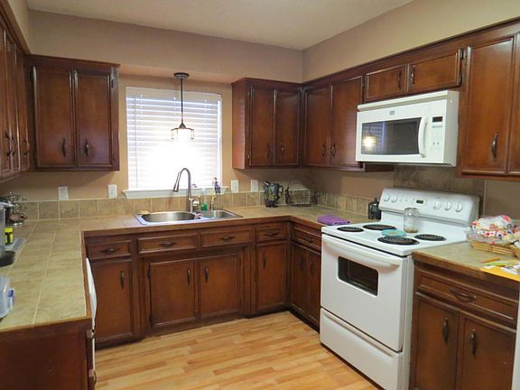 3rd image of 1626 S Jonesboro Ave
