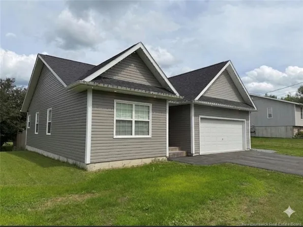 104 Squires St, Woodstock, NB E7M 2S3