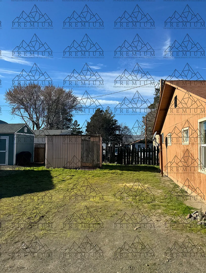 Building Photo - 408 Vista Dr