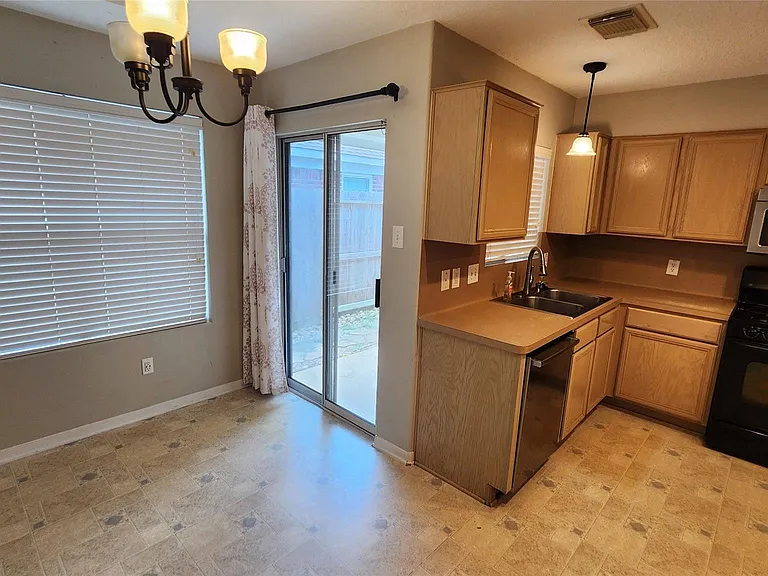 12214 Carriage Oak Cir — Photo 8