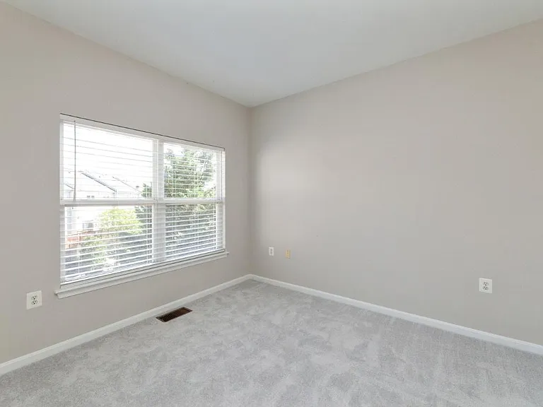 21807 Petworth Ct — Photo 27