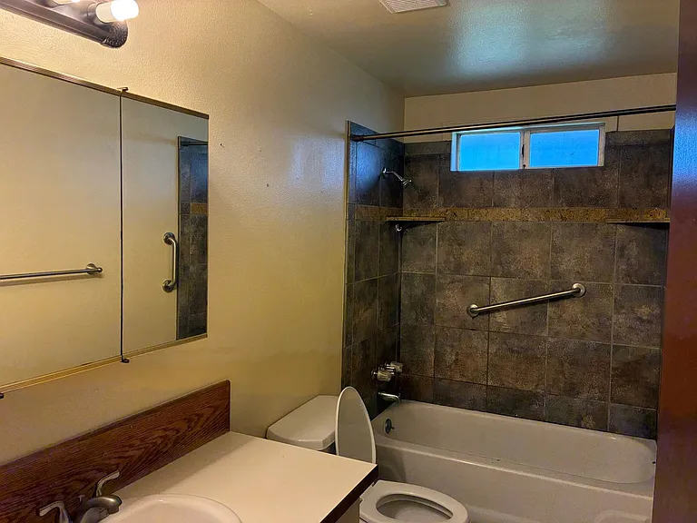 2121 E Viewmont Dr — Photo 6