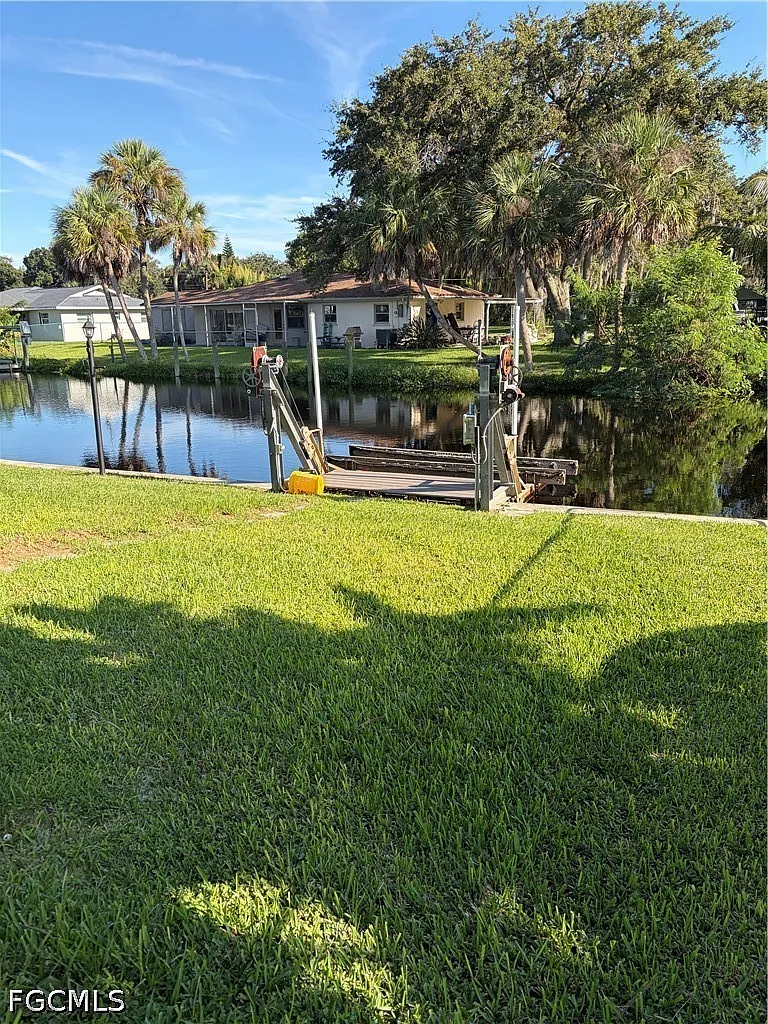 3 bed, 2.0 bath, 2363 sqft, $1,800 — Photo 2