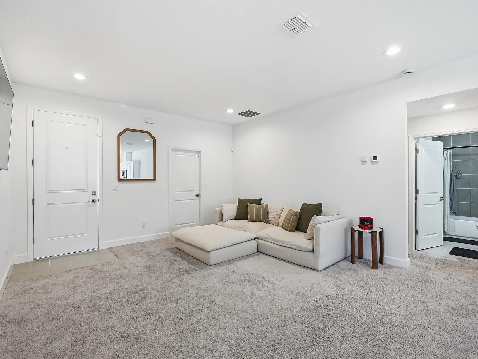 3 bed, 2.0 bath, 1331 sqft, $2,150 — Photo 3
