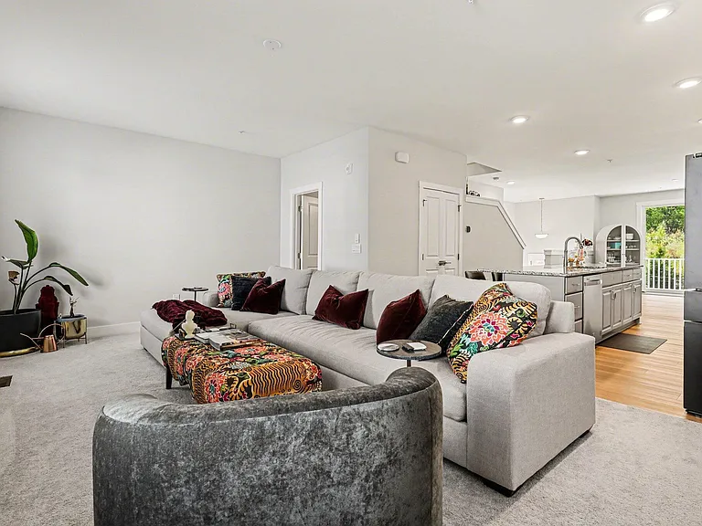11549 Helmond Way #115 — Photo 4