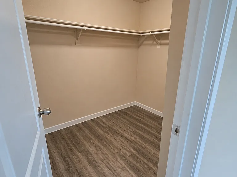 230 Bolzano Dr — Photo 8