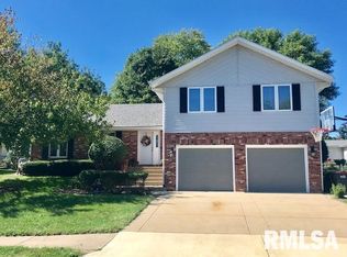 1241 Hawthorne Ave, Pekin, IL