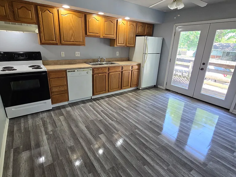 2119 Lexington Dr #4 — Photo 3