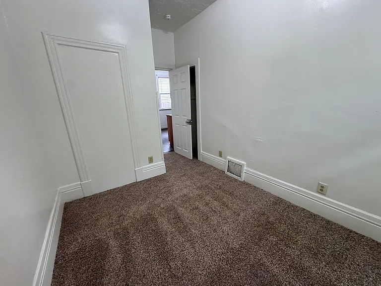 661 Orange Ave E. — Photo 6