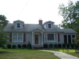 203 McKinnon Dr, Hamlet, NC 28345