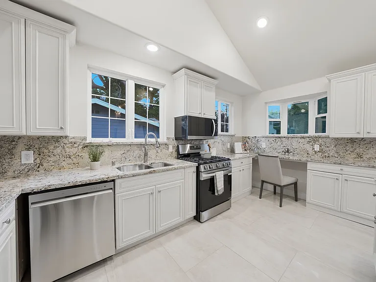 3426 Pierson St — Photo 47