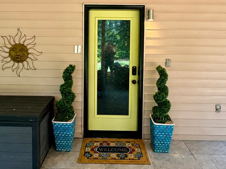 2201 E Lee Rd SE — Photo 1