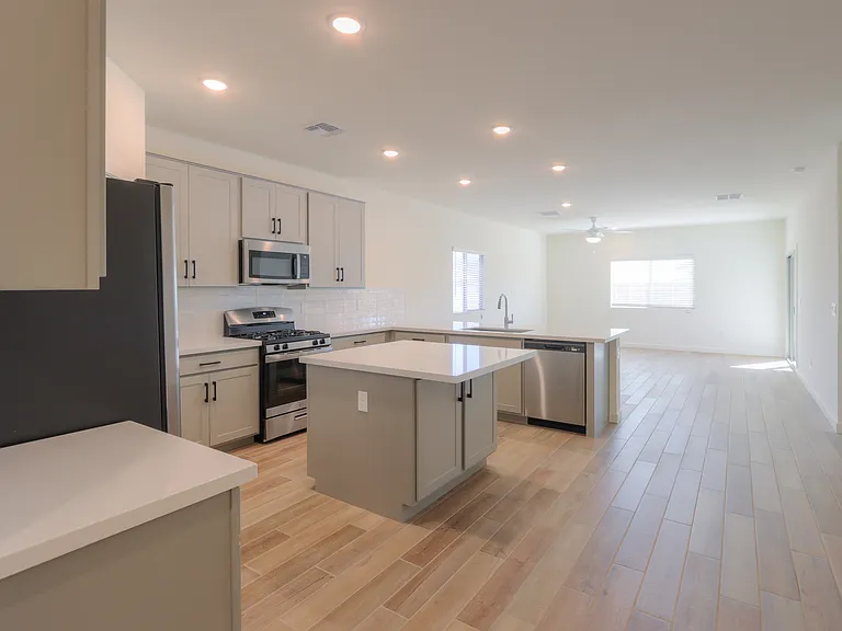 40285 W Chambers Ave — Photo 18