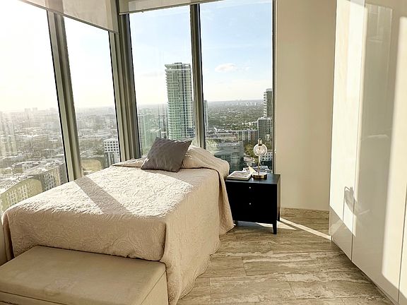 5th image of 700 NE 24th St #2909