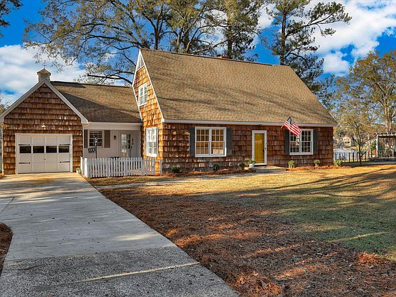 4th image of 134 Lake Bluff Drive